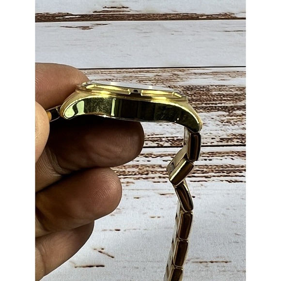 Invicta Womens 18030 Pro Diver Gold Tone Stainless Steel Watch Used - Picture 6 of 9